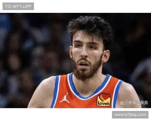 霍姆格伦半场五投三中三分失准罚球稳健贡献八分两板