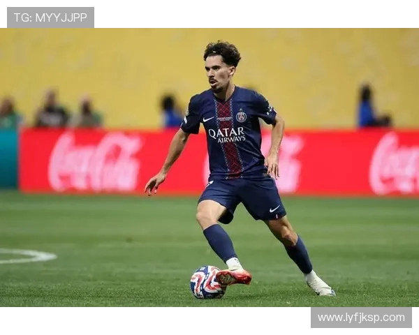 当选2025最佳巴黎中场维蒂尼亚荣膺葡萄牙足球大奖年度之星